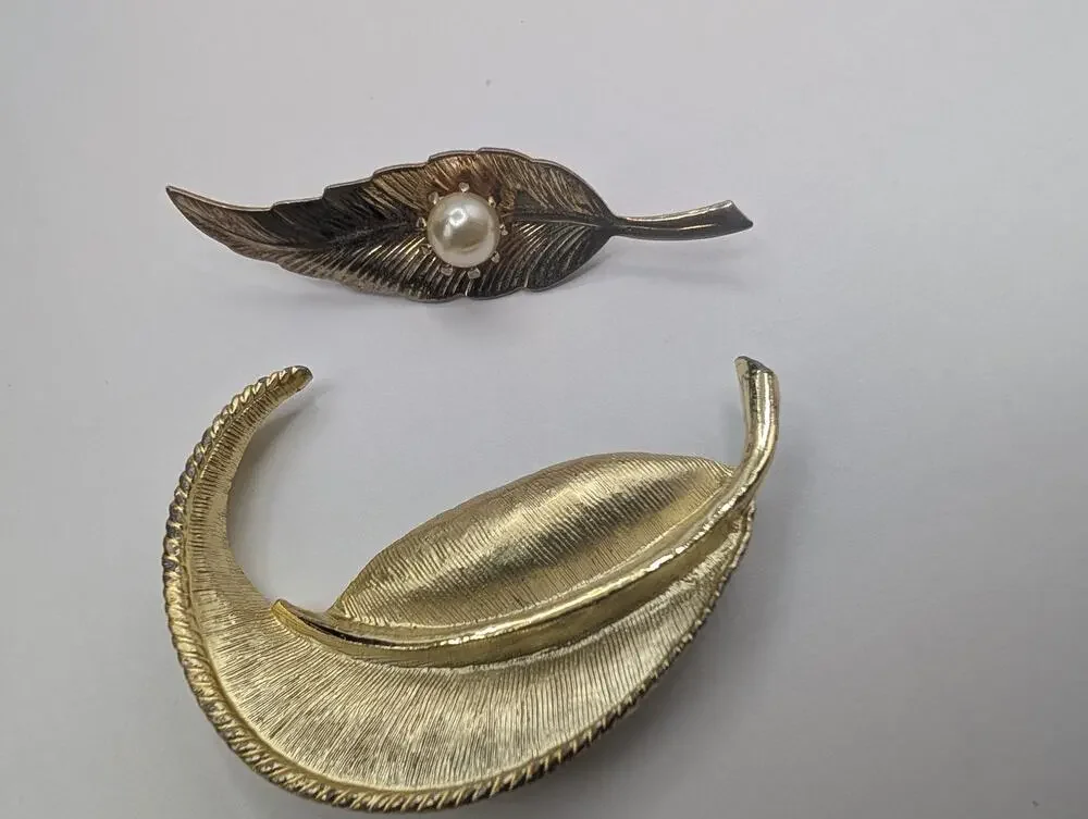 Vintage Gold Tone Leaf Brooch Pin Lot of 2 Faux Pearl Textured Fashion Jewelry
